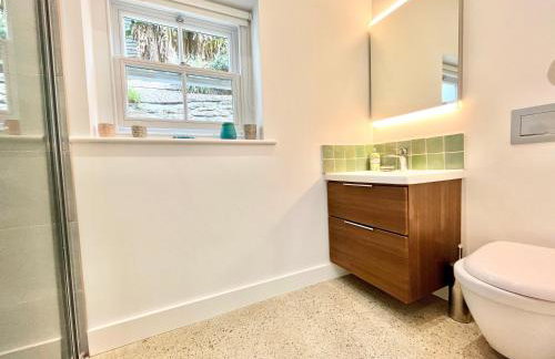 Tropical Gardens 1 bed cottage Central Newlyn - Photo 36