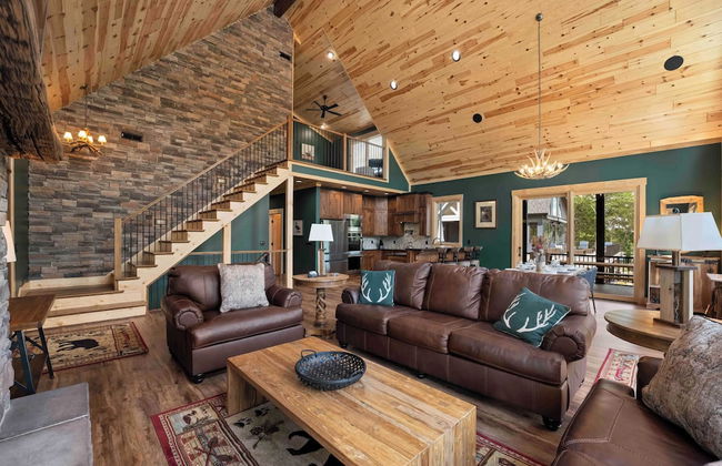 Black Bear Lodge by Avantstay Lakefront, Dock, Pool, Theater Sleeps 20+ - Foto 19