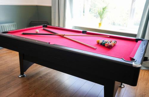 Stupton House, Large 3 Bed House that Sleeps 8 with Full Size Pool Table & FREE Parking - Hosted by Stay Host Save - Foto 9