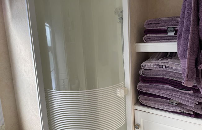 Captivating 2-bed Static Caravan on Private Land - Photo 19