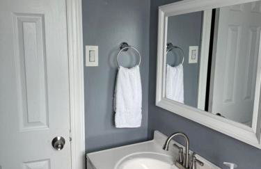 Stylish Remodeled 23 Large beds Near Elvis Presley - Foto 52