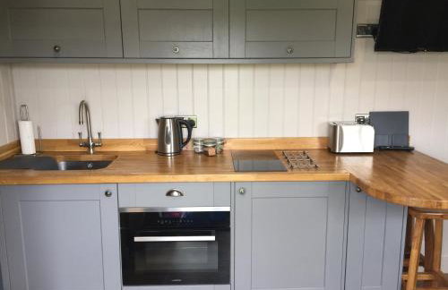 Springwood Shepherd Huts Glamping York - Photo 35