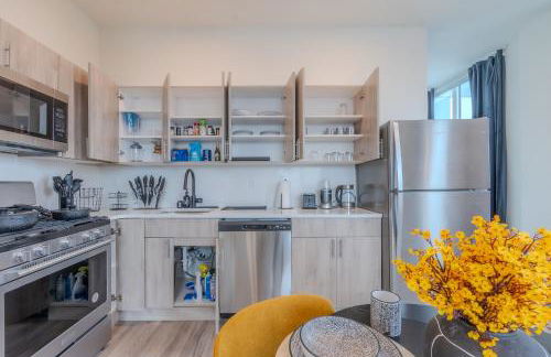 Bright and Bold Escape with NYC Views and Free Parking, Sleeps 9 and 2 Baths - Foto 11