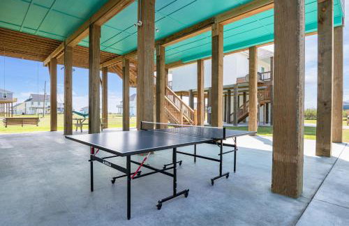 Stylish 4BR Crystal Beach Retreat Walk to Beach - Foto 33