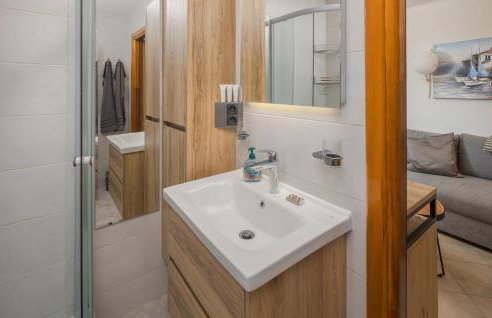 Cozy Apartment In Micetici With Wifi - Foto 22