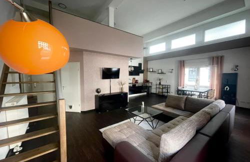 Charmantes Loft-Apartment 2 Min zum Hauptbahnhof - Photo 3