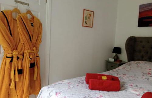 Private Couples hideaway with hot tub - Photo 12