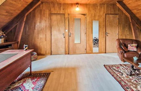 Cozy Home In Saint Saud Lacoussière - Foto 13