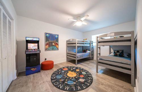 New Villa Jungle Paradise Heated Pool BBQ Soccer - Foto 40