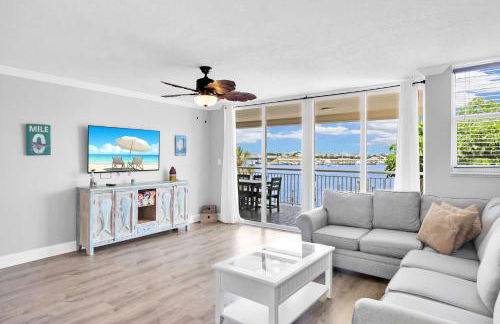 Eleuthera - 2x2 Fully Updated Old Town Waterfront Corner Condo - Photo 1