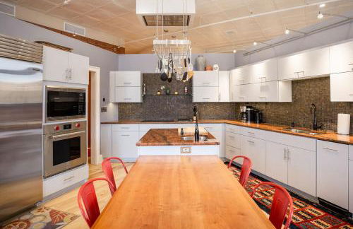 Penthouse Apartment Overlooking Downtown Mall - Foto 12