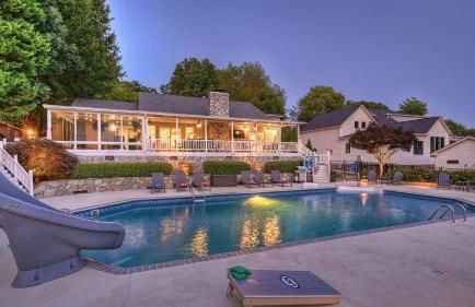 Lakefront Home w Pool, Dock, Fire Pit & Game Room Sip, Sip Away by Avantstay - Foto 20