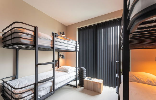 Chic Family Villa With Play Area - Photo 2