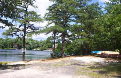 Stunning! Pocono Escape! HotTub Sauna Pool Ski Pet-Friendly Firepit Game Room Fireplace BBQ Lakes Tennis Fishing - Foto 75