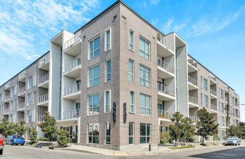 Bywater 2BR w Pool, Gym & King Beds - Foto 50