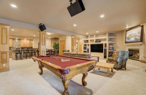 Peaceful Pines! Pool Table, Gym & Forest Views - Foto 1