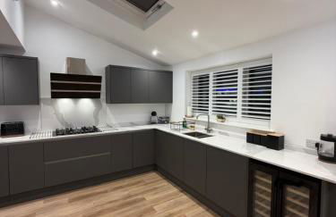 Luxury House, Great Location in Redditch - Contractors - Families - Groups - Relocators - Sleeps 9 - Foto 23