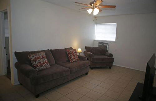 Conveniently Located Apartment Near the Fort Sill Entrance Gate! - Foto 1