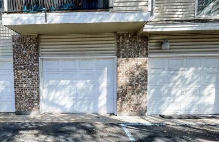 Spacious Poolside Oasis with Easy Access & Parking - Foto 13