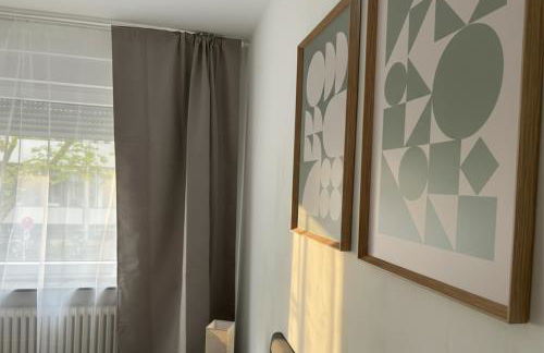 Spacious Apartment with Balcony - nearby Schlosspark - APOLONIAliving - Foto 21