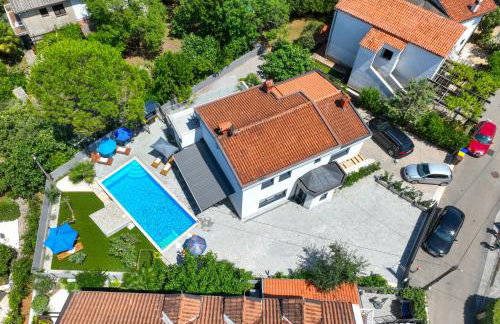 VILLA NINA MALINSKA 150m FROM THE BEACH, SWIMMING POOL - Foto 41