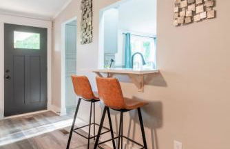 Cozy 3BR Country Retreat with Porch Games & Modern Comforts - Foto 20