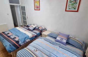 Friendly family apartment comfort sleep 6 close to tube bus airport - Foto 18