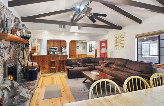 Elm Street Getaway Sleeps 8! - Foto 13