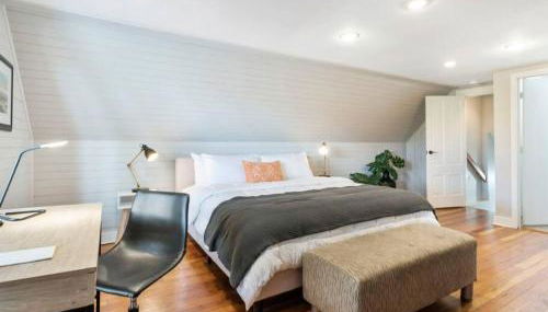 The Auric Door Inn on N Mississippi - Photo 4