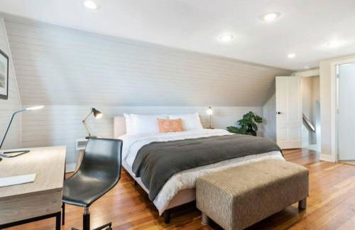 The Auric Door Inn on N Mississippi - Photo 4