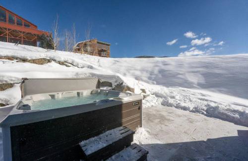 Hot Tub, Views, Walk to Coffee, Luxury Retreat - Photo 2