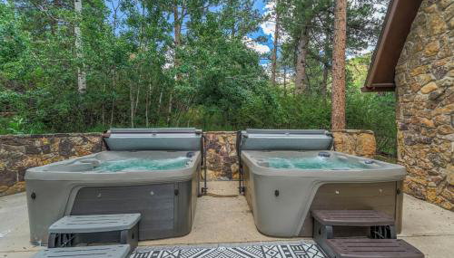 Upper Stone Lodge - Hot Tub & Game Room - Upper Unit - Photo 1