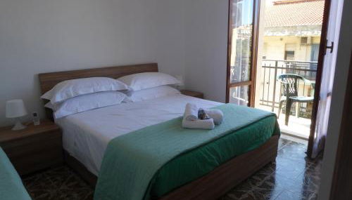 The Shamrock House - Photo 2