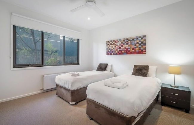 Gorgeous 5 Bedroom - Golf Course Views - Photo 4