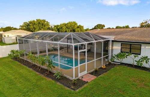 Stylish coastal retreat with Heated Saltwater pool - Foto 67