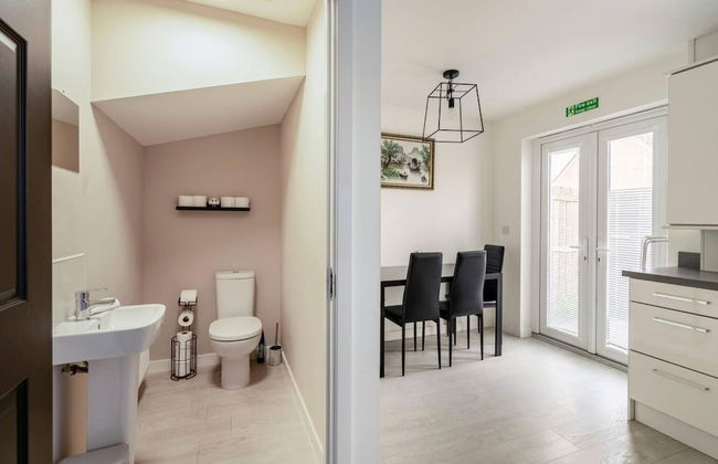 Charming 3 Bed Home in Stepps, Glasgow - Garden & Patio - Photo 38