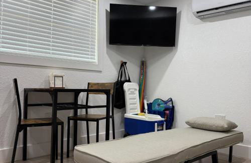 Private, cozy, beach guest-suite C - Photo 24