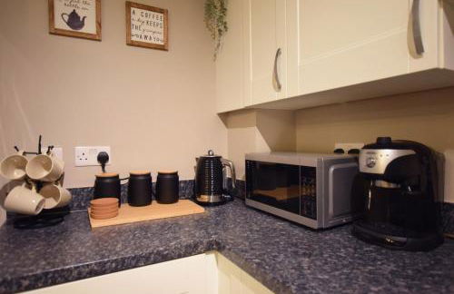 Modern 2 bed Apartment- Town Centre - Photo 17