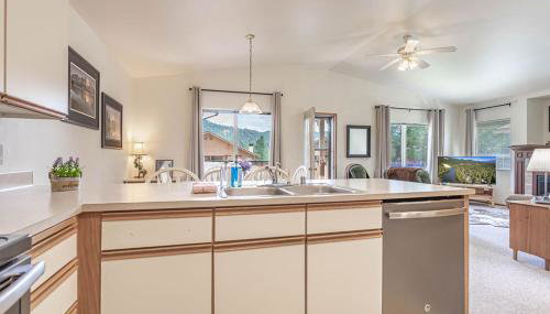 Walk to Downtown Leavenworth, Coaster, Festivities, Oktoberfest, Christmas Lights, Maifest - Foto 4