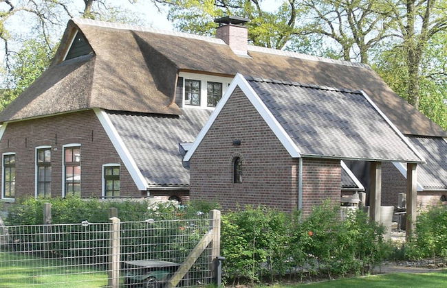 Charming Holiday Home in Nijverdal with Hot Tub - Foto 39