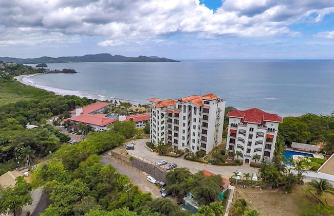 Elegant Oceanview Condo with Spacious Open-Concept Floor Plan and Inviting Beach Design - Foto 35