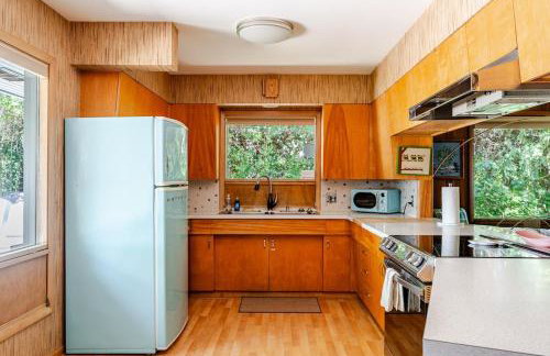 All the Waters Retro Home on Lake Michigan- Your Own PRIVATE BEACH - Foto 43