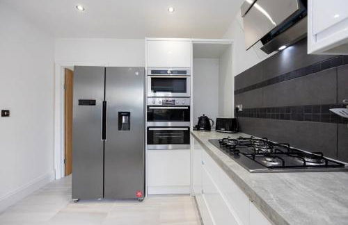 The Wilmslow House Free Parking - Close to Airport - Foto 7