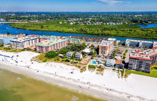 Redington Beach Retreat - Immaculate Beach Condo with Water Views, Pool, Hot Tub - Foto 40