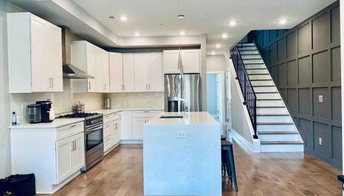 Luxe Penthouse with Private Parking & Rooftop w TV - Foto 3