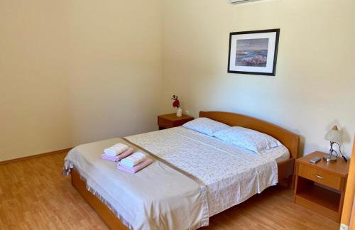 RENATOEMILIA spacious apartment with courtyard - Photo 16