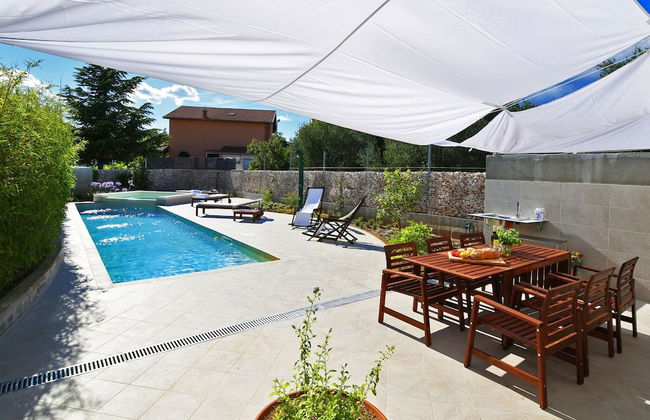 Deluxe Villa in Šibenik near Lake - Photo 23