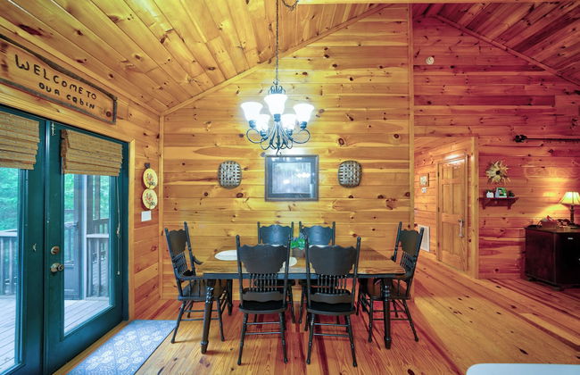 2 Bedroom Home in Ellijay! Private Hot Tub and Sunset Views - Foto 8