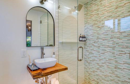 Seaside Home with Hot Tub and Patio Close to Beaches! - Foto 16