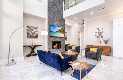 Luxury Oak Lawn Home | Game Room, Parking, Balcony - Foto 1